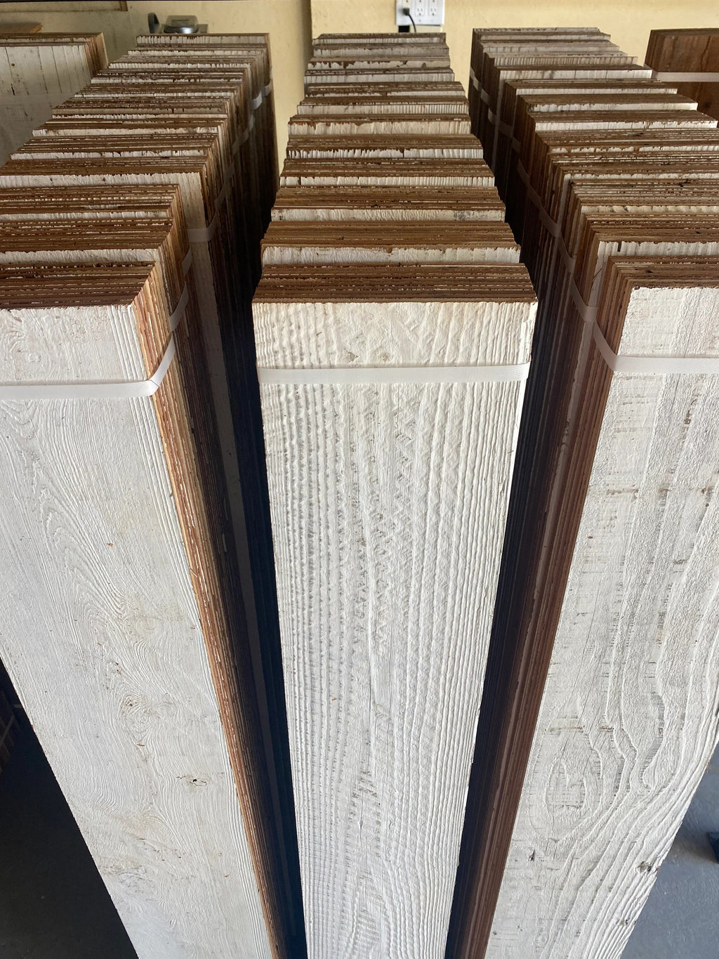Reclaimed drevo – obkladové stenové panely s efektom White Wash (bal. 2,23 m²)